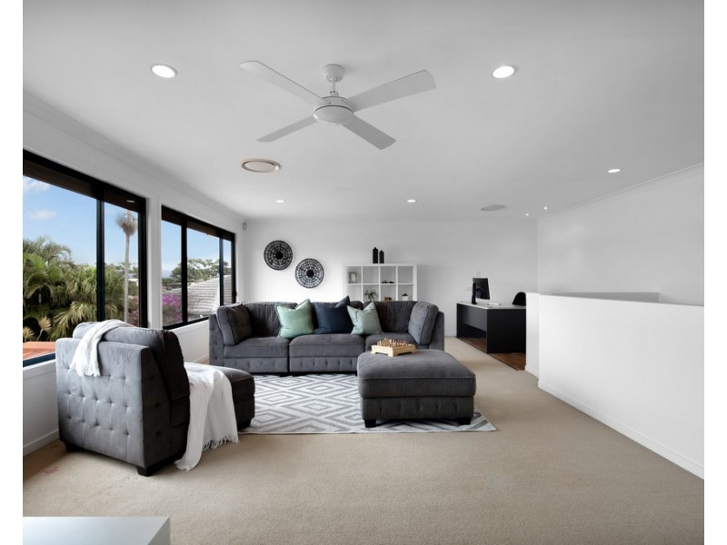 12 Welby Street, Broadbeach Waters QLD 4218