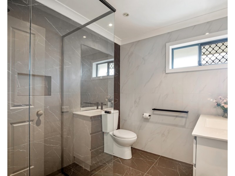 12 Welby Street, Broadbeach Waters QLD 4218