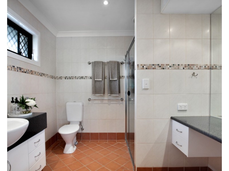 12 Welby Street, Broadbeach Waters QLD 4218