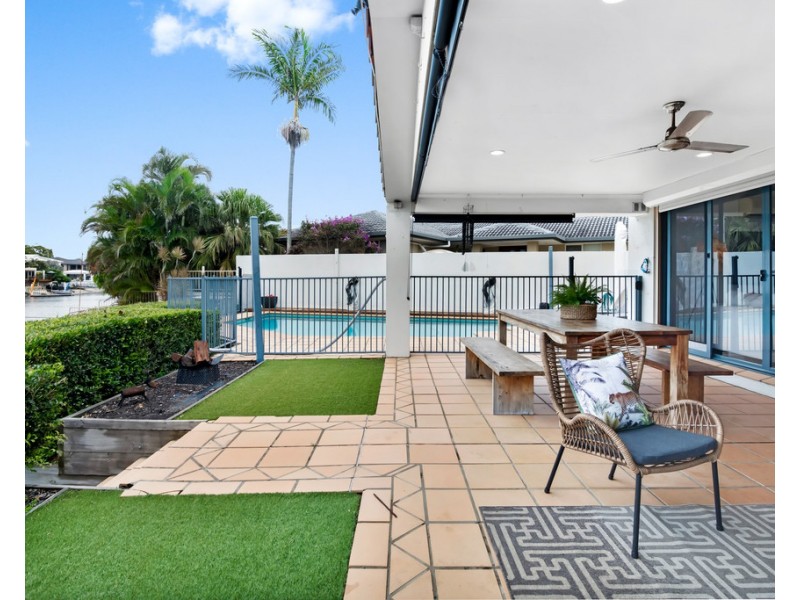 12 Welby Street, Broadbeach Waters QLD 4218