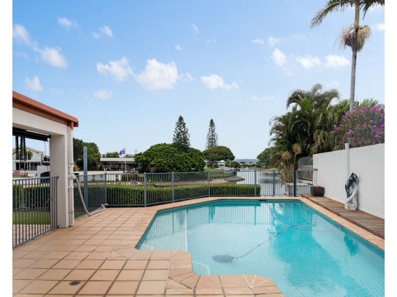 12 Welby Street, Broadbeach Waters QLD 4218
