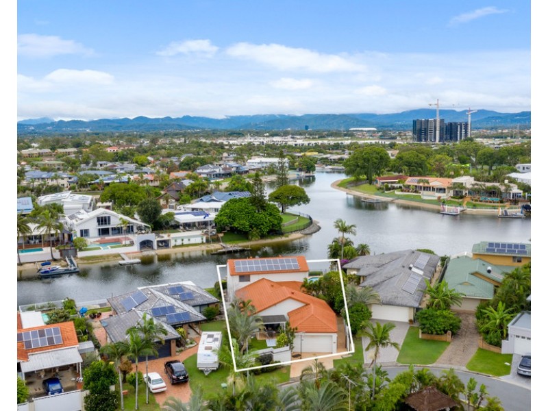 12 Welby Street, Broadbeach Waters QLD 4218