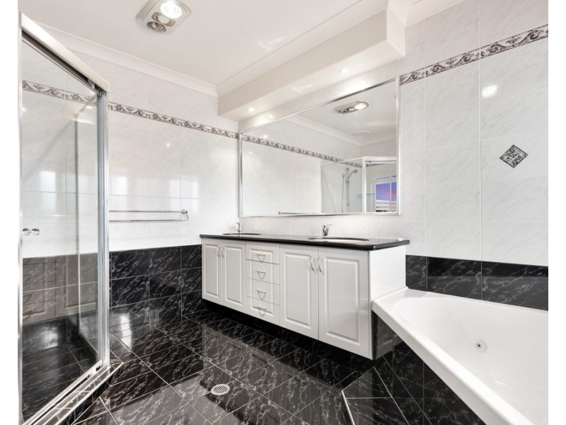 25 Clear Water Bay Avenue, Clear Island Waters QLD 4226