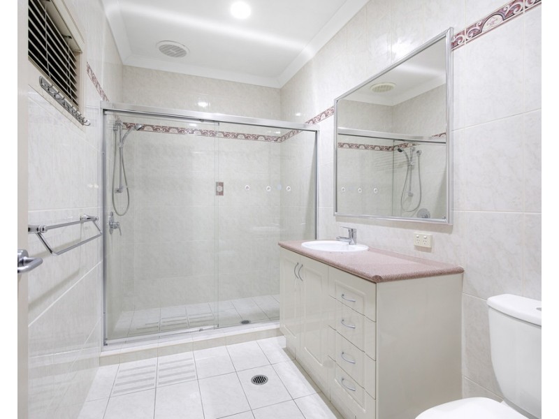 25 Clear Water Bay Avenue, Clear Island Waters QLD 4226