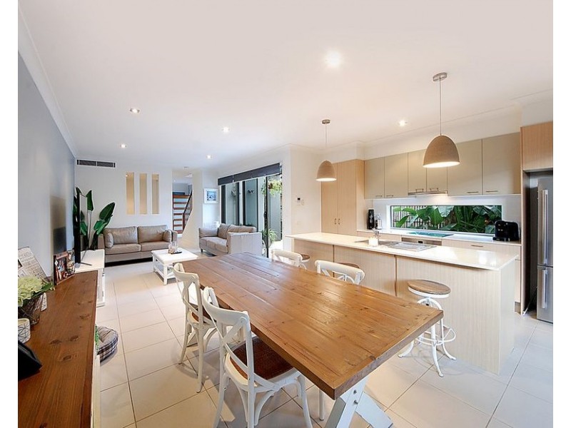 36A Albion Avenue, Miami QLD 4220
