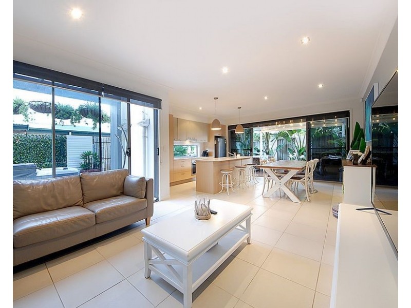 36A Albion Avenue, Miami QLD 4220