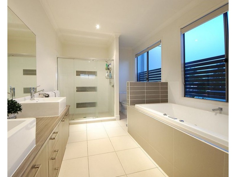 36A Albion Avenue, Miami QLD 4220