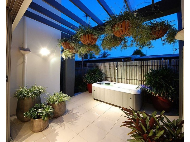 36A Albion Avenue, Miami QLD 4220