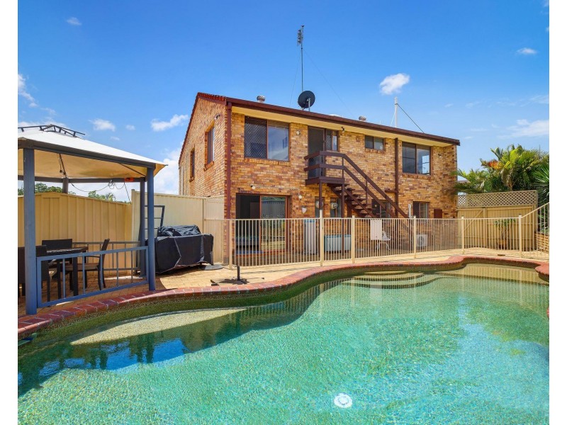 8 Penelope Court, Benowa QLD 4217