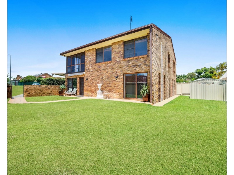 8 Penelope Court, Benowa QLD 4217