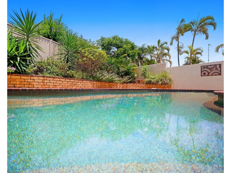 8 Penelope Court, Benowa QLD 4217