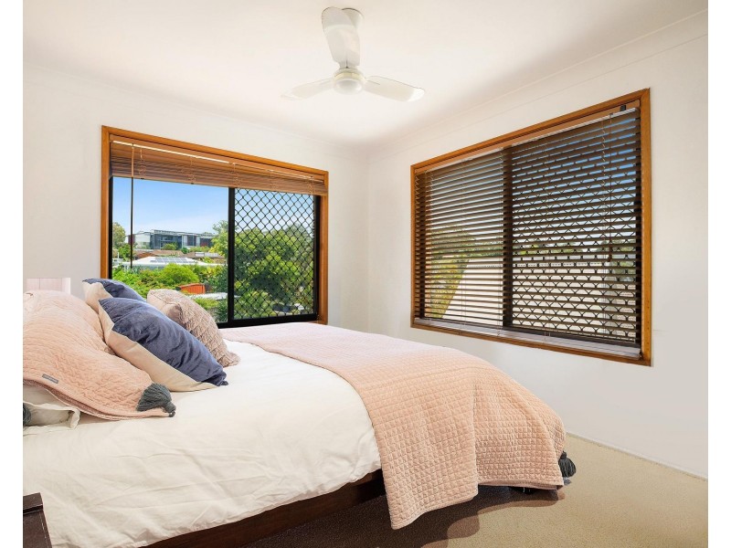 8 Penelope Court, Benowa QLD 4217