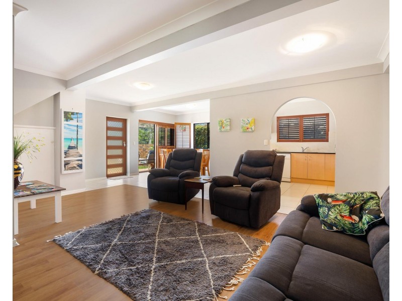 8 Penelope Court, Benowa QLD 4217