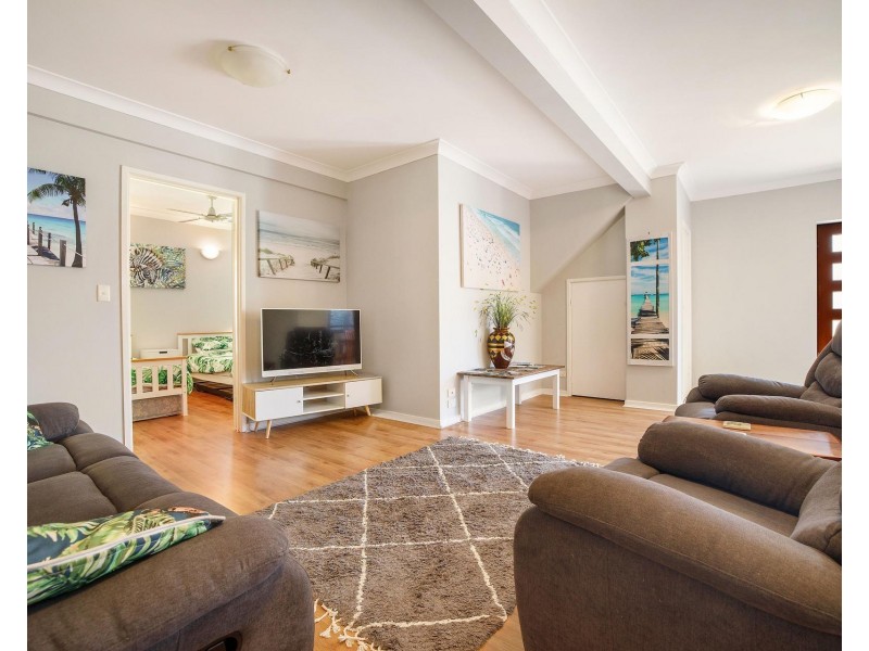 8 Penelope Court, Benowa QLD 4217