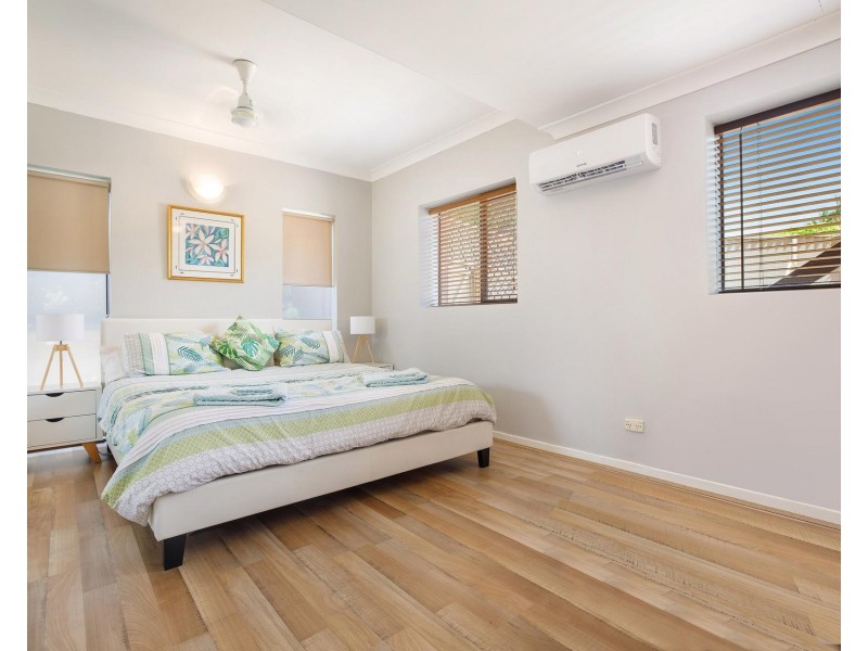 8 Penelope Court, Benowa QLD 4217