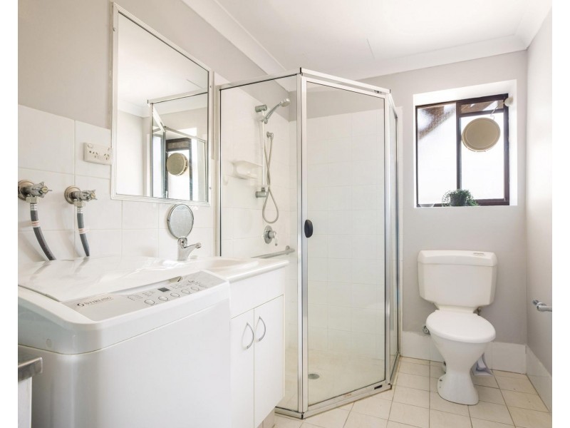 8 Penelope Court, Benowa QLD 4217