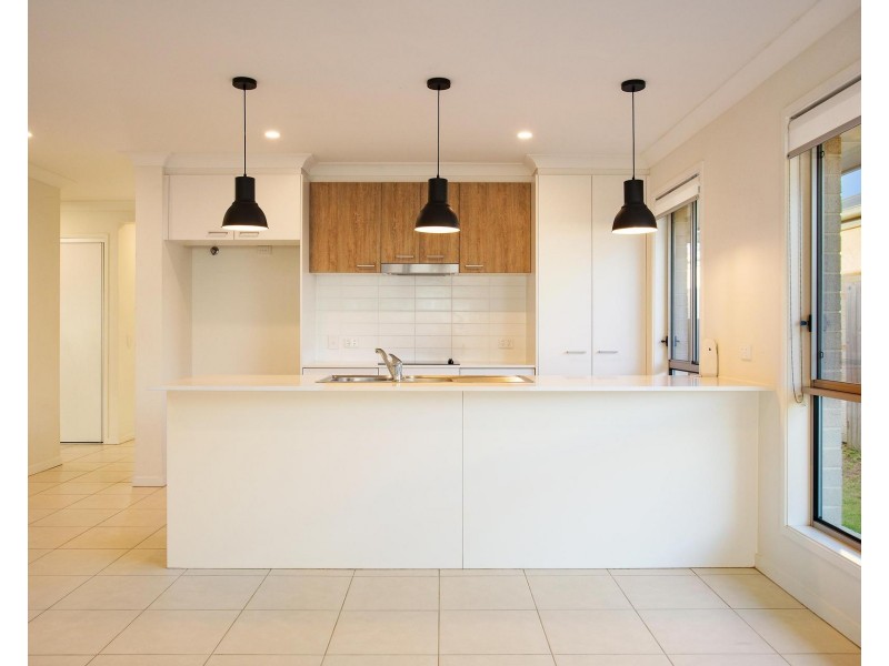 13 Seabright Circuit, Jacobs Well QLD 4208