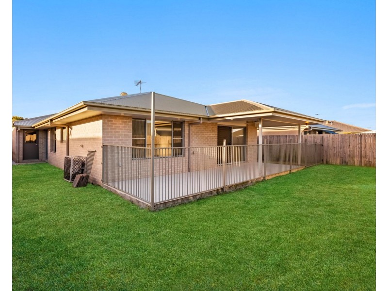 13 Seabright Circuit, Jacobs Well QLD 4208