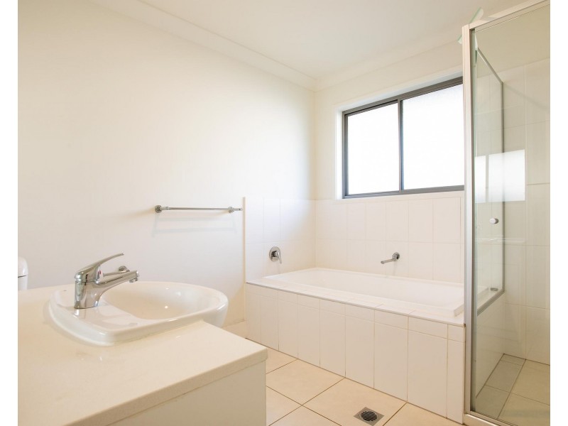 13 Seabright Circuit, Jacobs Well QLD 4208