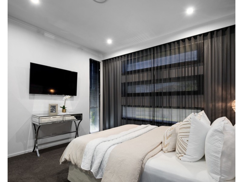 45 Sir Bruce Small Boulevard, Benowa Waters QLD 4217