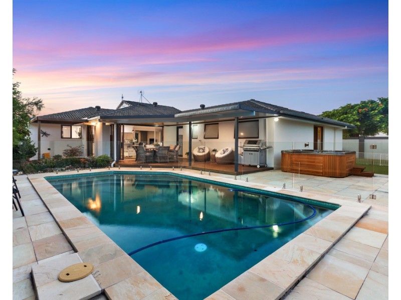 33 Port Jackson Boulevard, Clear Island Waters QLD 4226