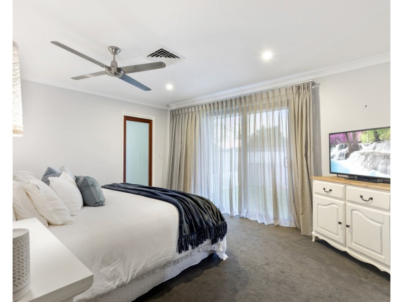 33 Port Jackson Boulevard, Clear Island Waters QLD 4226
