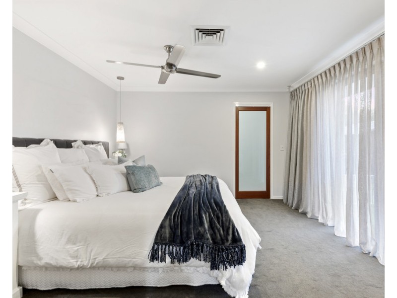 33 Port Jackson Boulevard, Clear Island Waters QLD 4226