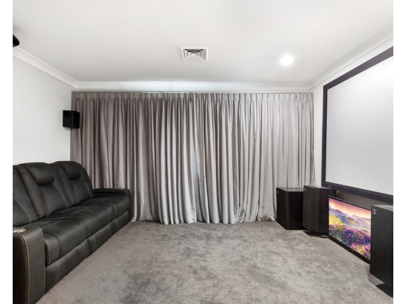 33 Port Jackson Boulevard, Clear Island Waters QLD 4226