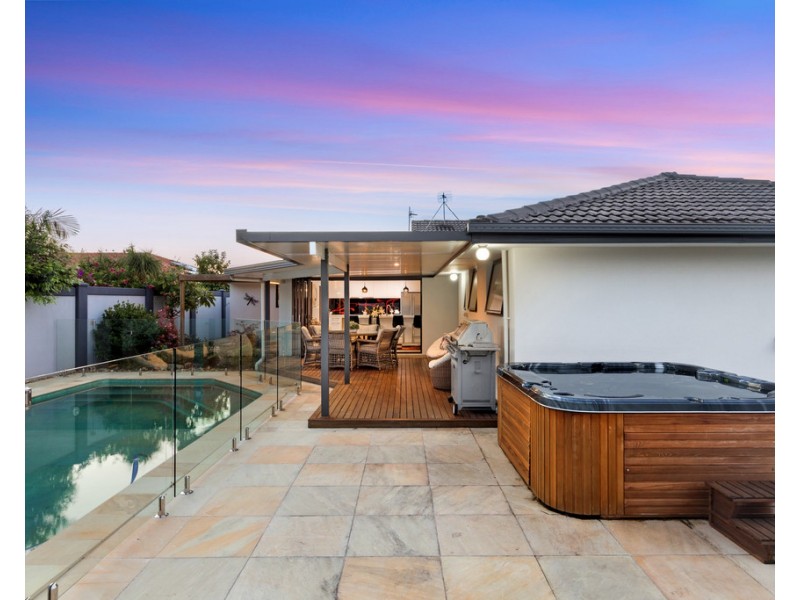 33 Port Jackson Boulevard, Clear Island Waters QLD 4226