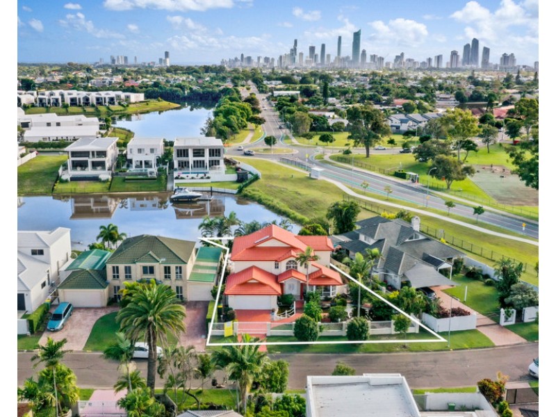 5 Cessnock Close, Mermaid Waters QLD 4218