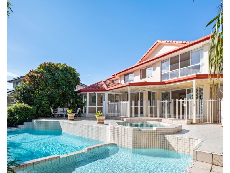 5 Cessnock Close, Mermaid Waters QLD 4218