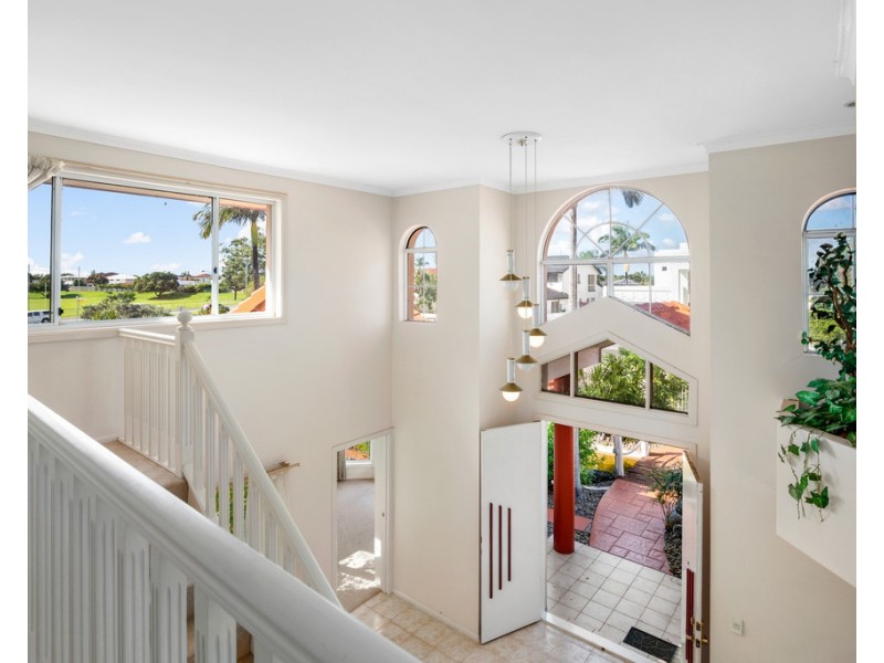 5 Cessnock Close, Mermaid Waters QLD 4218