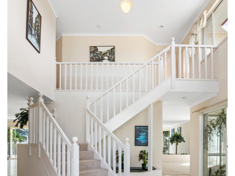 5 Cessnock Close, Mermaid Waters QLD 4218