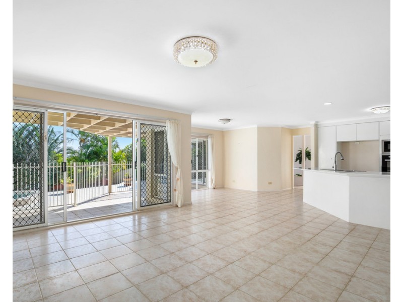 5 Cessnock Close, Mermaid Waters QLD 4218