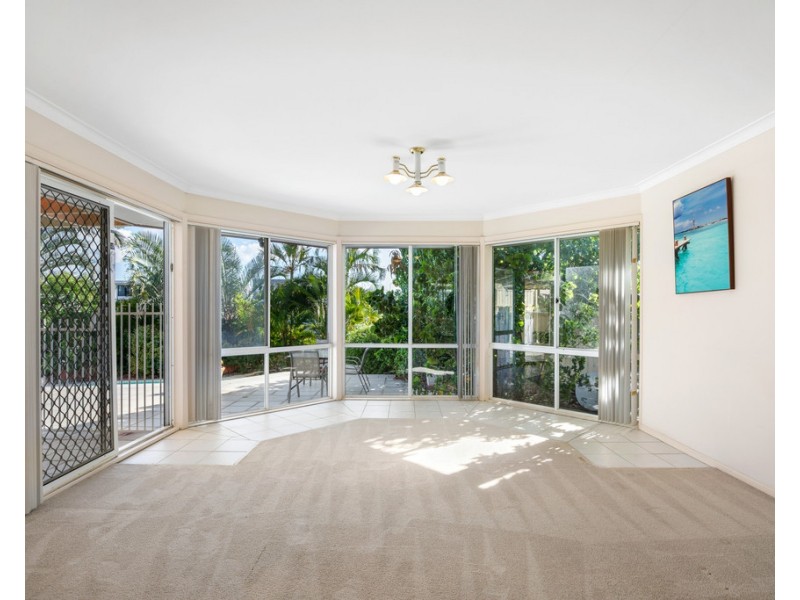 5 Cessnock Close, Mermaid Waters QLD 4218