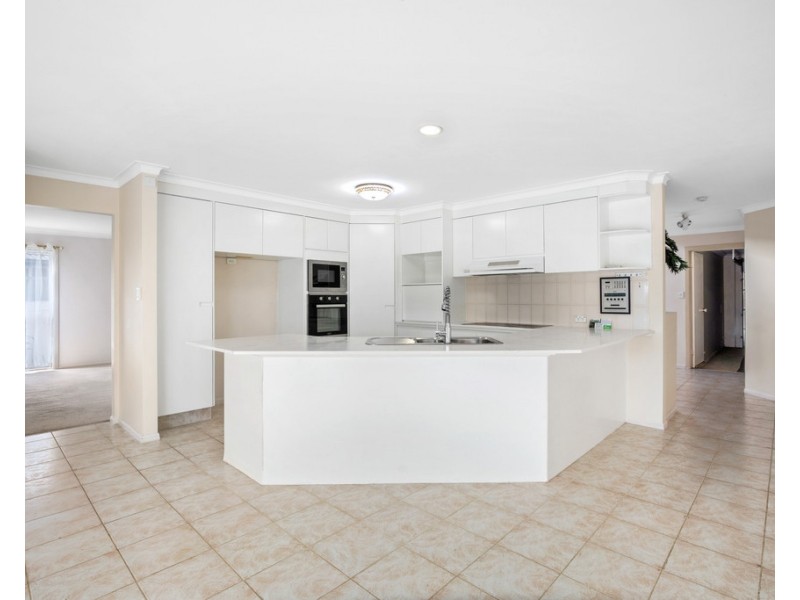 5 Cessnock Close, Mermaid Waters QLD 4218