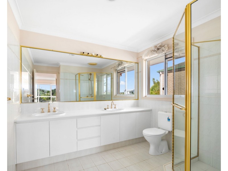 5 Cessnock Close, Mermaid Waters QLD 4218