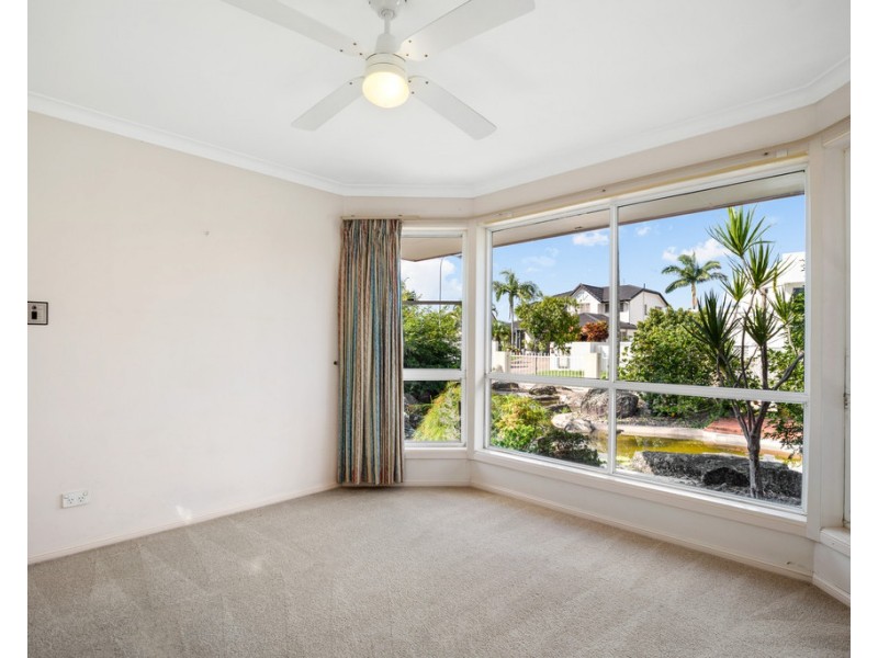 5 Cessnock Close, Mermaid Waters QLD 4218