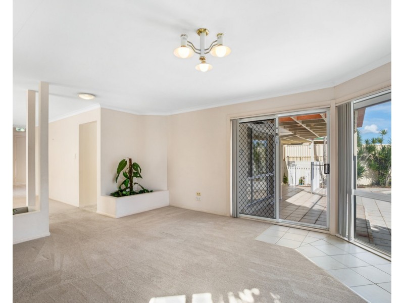 5 Cessnock Close, Mermaid Waters QLD 4218