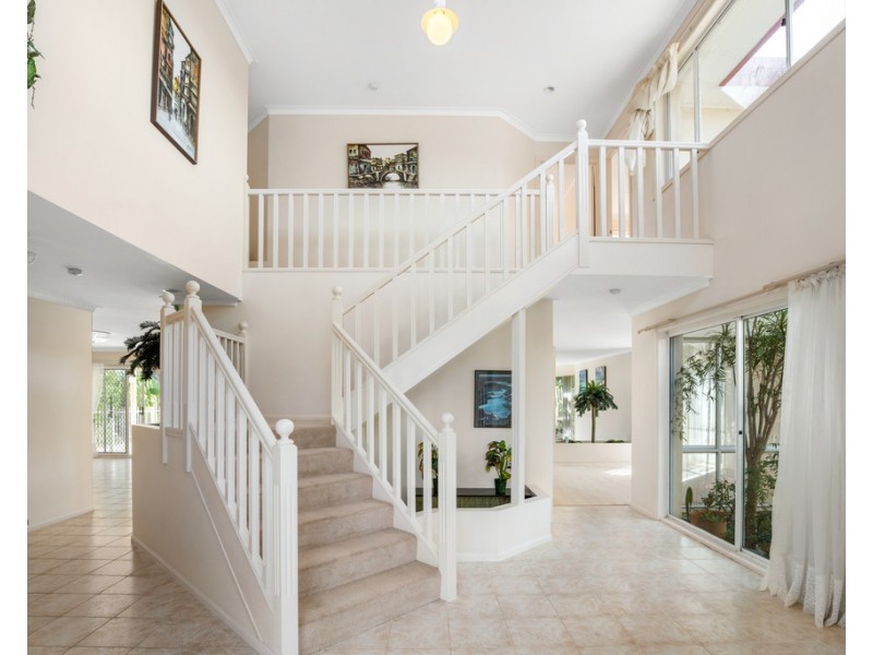 5 Cessnock Close, Mermaid Waters QLD 4218