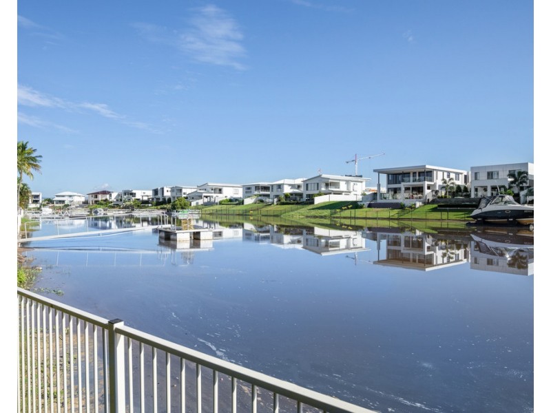 5 Cessnock Close, Mermaid Waters QLD 4218