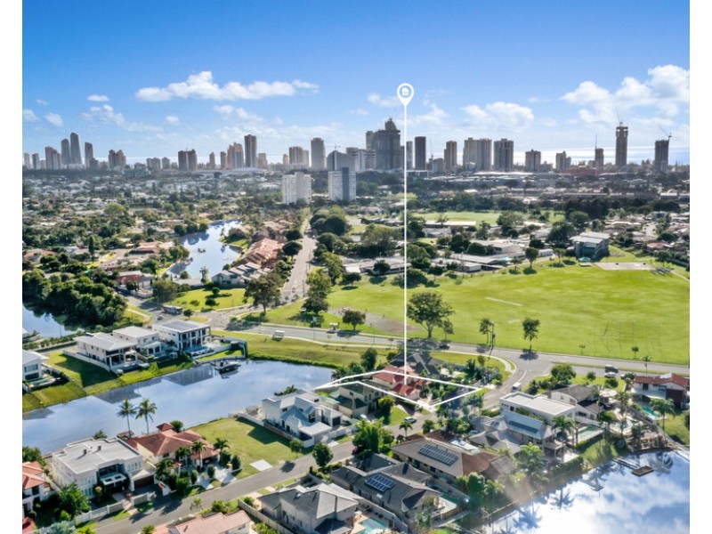 5 Cessnock Close, Mermaid Waters QLD 4218