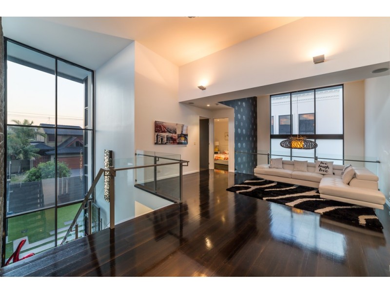 91 Gibraltar Drive, Isle Of Capri QLD 4217