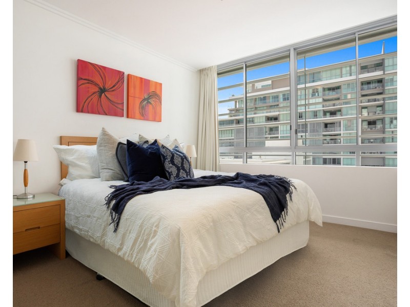 2311/33 T E Peters Drive ‘Freshwater Point’, Broadbeach Waters QLD 4218
