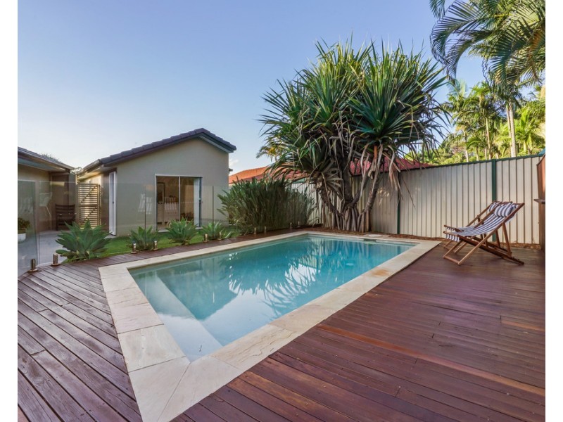 57 Rawlinna Drive, Mermaid Waters QLD 4218