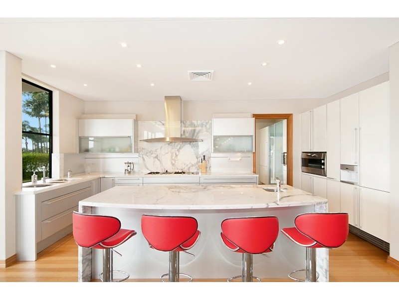 20 Marseille Court, Sorrento QLD 4217