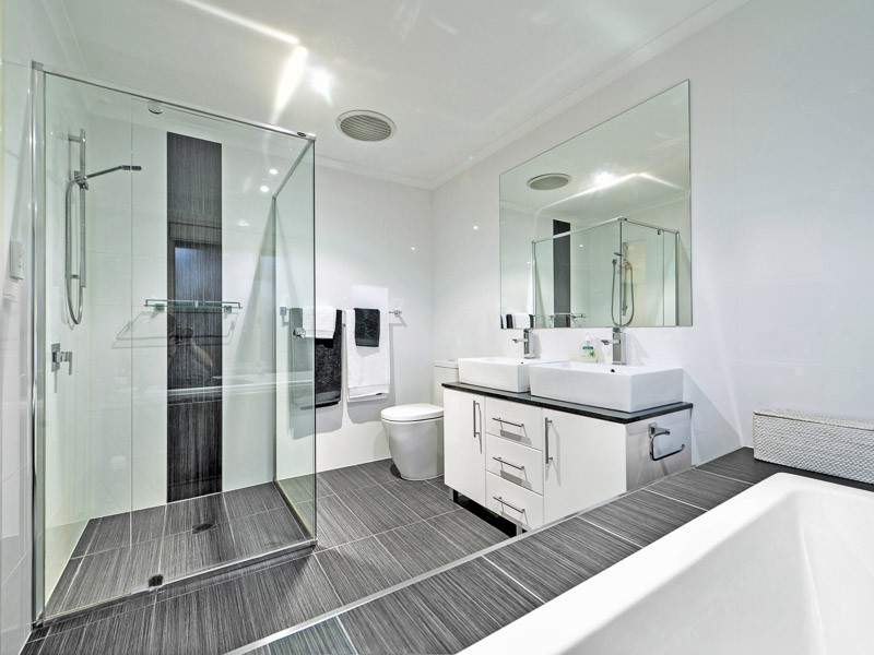 17 Bowline Road, Mermaid Waters QLD 4218