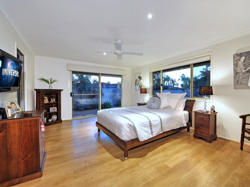 17 Bowline Road, Mermaid Waters QLD 4218