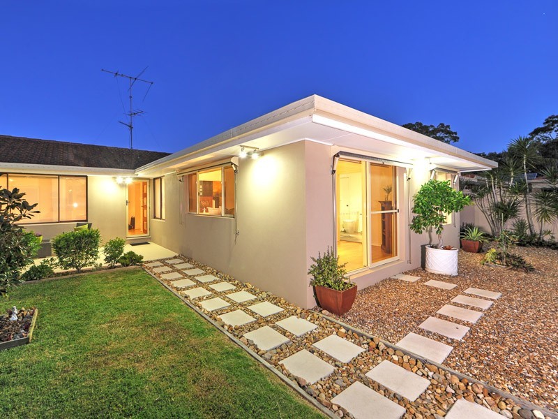 17 Bowline Road, Mermaid Waters QLD 4218