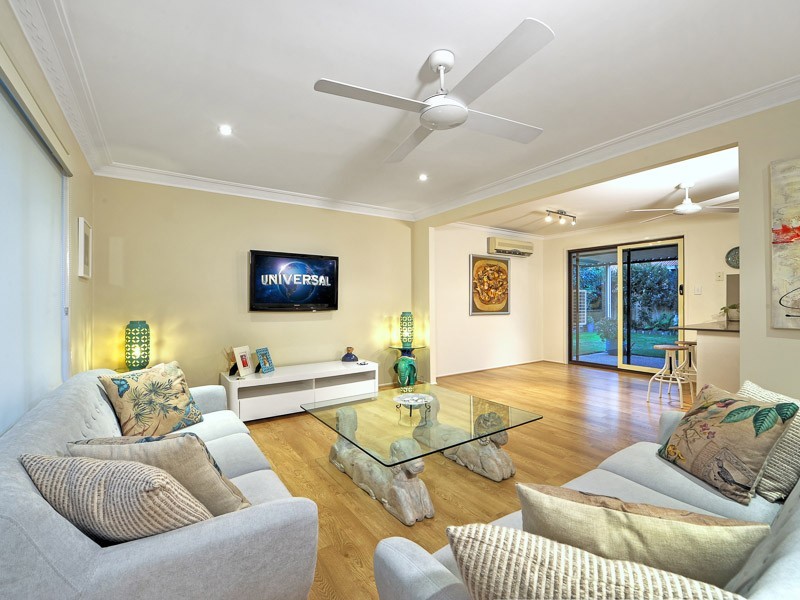 17 Bowline Road, Mermaid Waters QLD 4218